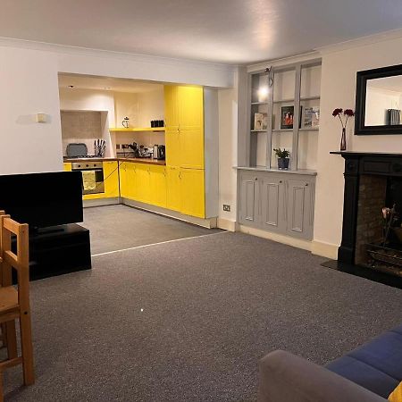 Entire 2-Bedroom Flat In Camden Londra Dış mekan fotoğraf